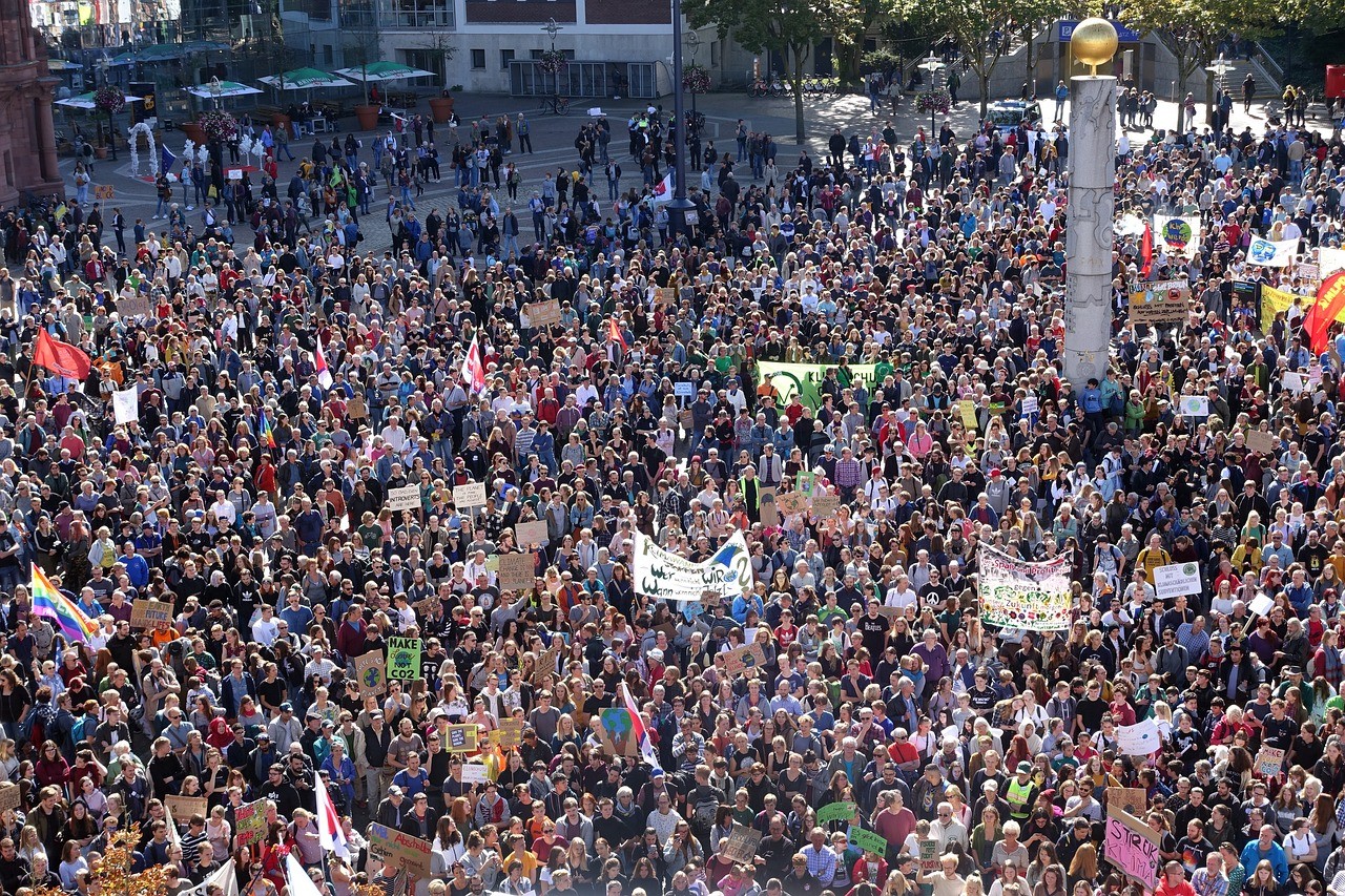 500 000 человек. Забастовка. 70 Тысяч человек. Украина толпа. Протесты в Китае.