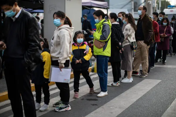 Китайцы с побочными эффектами вакцин пытаются потребовать защиты на сессии Всекитайского собрания народных представителей