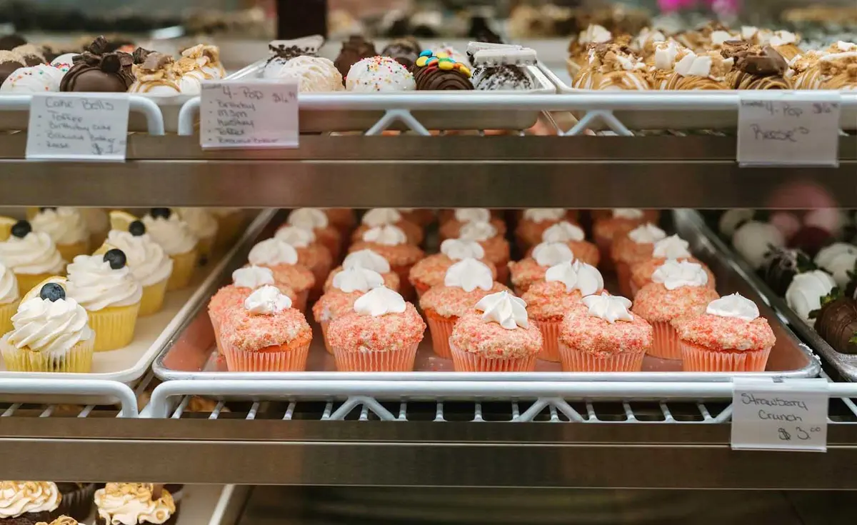 16-летняя американка открыла пекарню, научившись печь торты и пирожные на YouTube