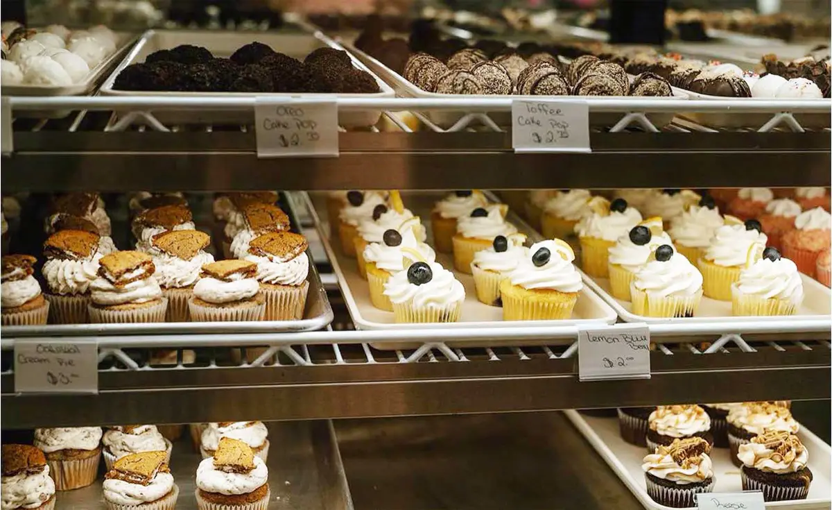 16-летняя американка открыла пекарню, научившись печь торты и пирожные на YouTube