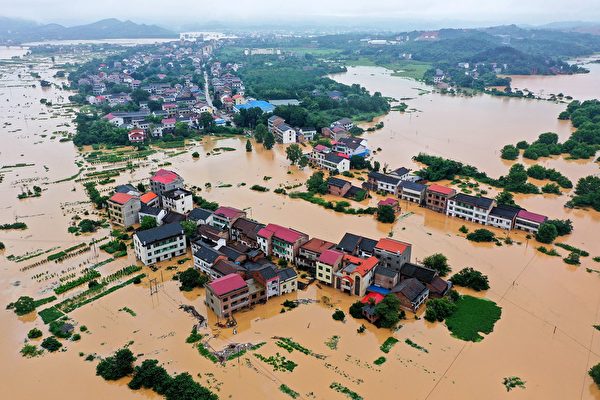 затопленные здания в Хэнъяне, Китай.